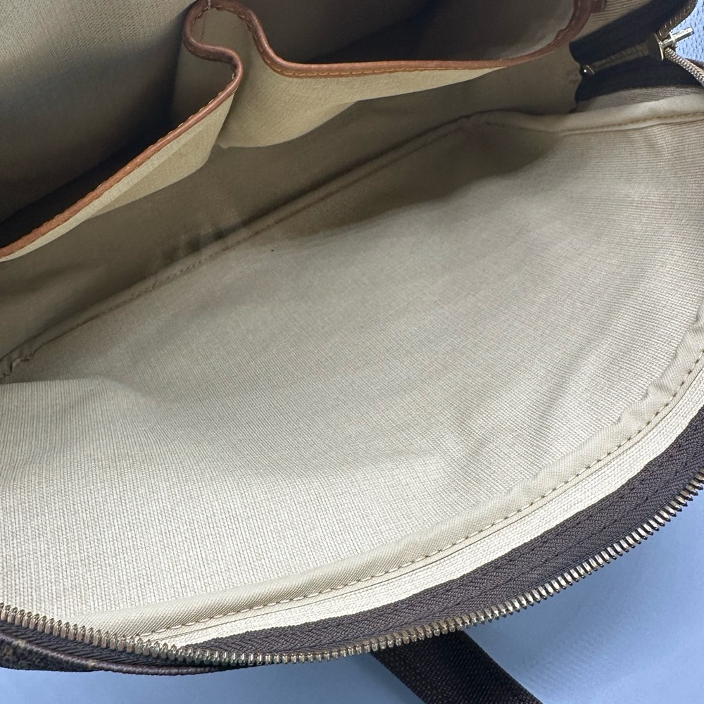 Louis Vuitton Reporter GM Monogram
Canvas Messenger Bag - Picture 12 of 13